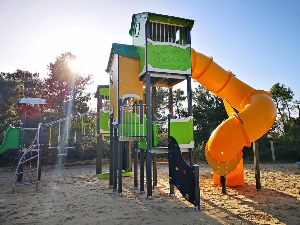 Отель Camping Le Clos Des Pins Сент-Илер-де-Рье Экстерьер фото